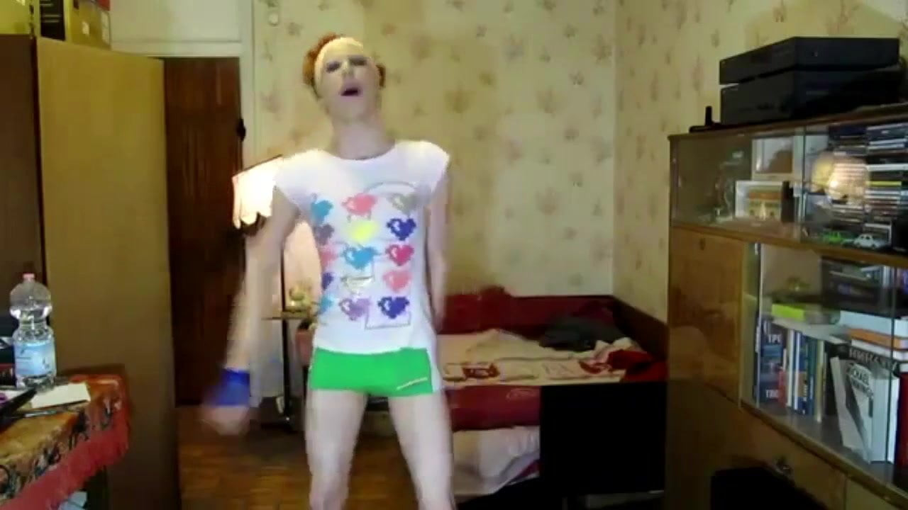 TWINK IS ALWAYS HUNGRY FOR RAW COCK