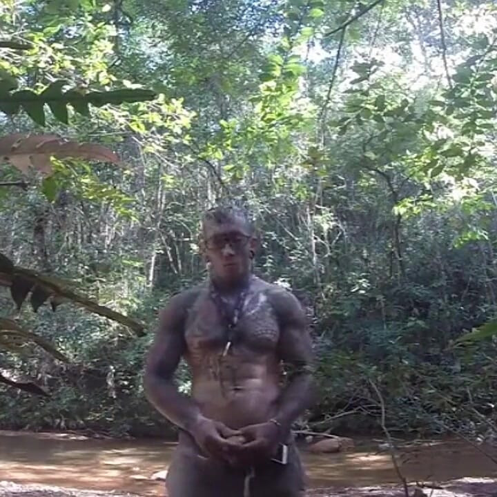 Ngocok kontol di air terjun sampai crot di dalam