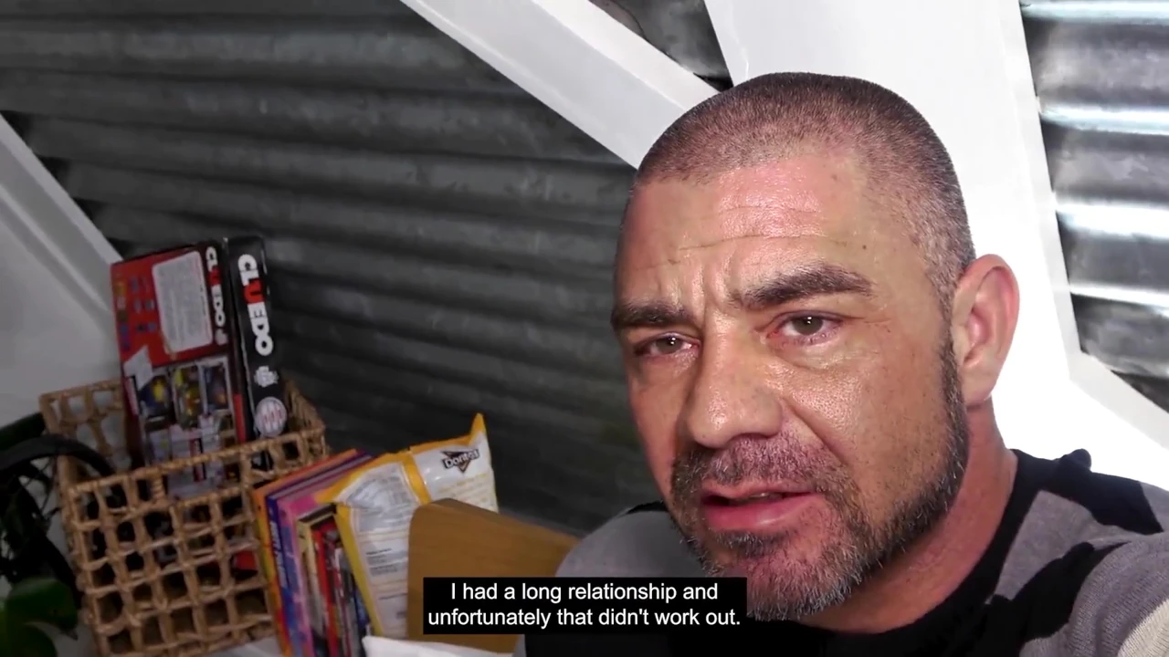 Hollandalı porno: adam sikişiyor, kadın cips yiyor! Sexybuurvrouw