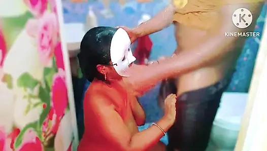 Seksi büyük memeli desi kız erkek arkadaşı için banyoda ateşli bir sakso çekti ve saçına boşalıyor