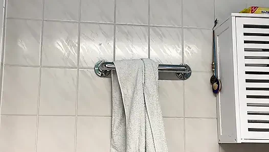 Büyük göğüslü kadın