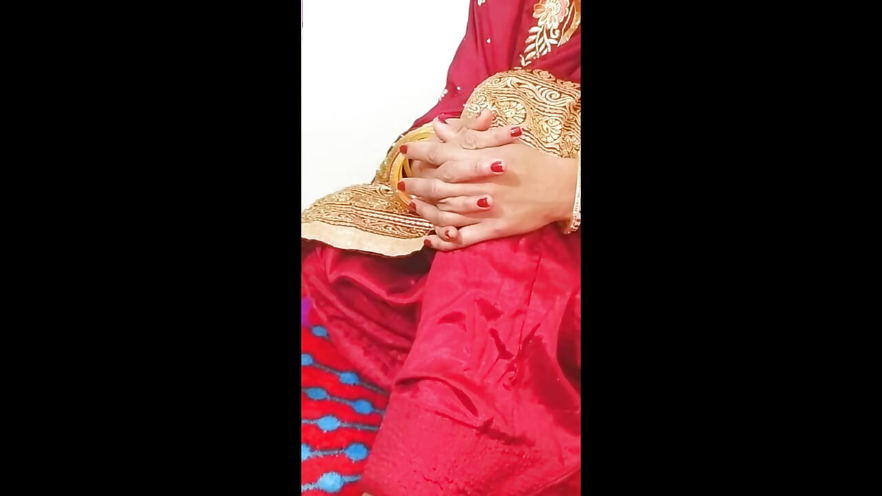 Chồng cho vợ của mình âm hộ khi thuê bạn của anh ấy