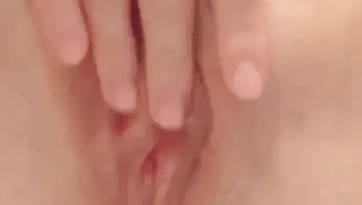 Siyah oyuncakla sikişerek fışkırtarak orgazm