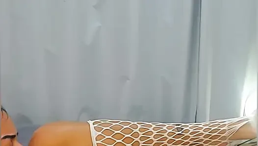 Wanita Muda Imut Dengan Pakaian Dalam Putih Bermain Dengan Vaginanya Dan Menggoda Kekasihnya Untuk Pertama Kalinya