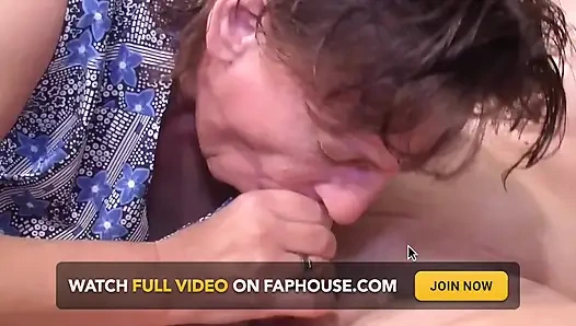 Memek be basah dua cewek dewasa ini dientot habis-habisan sama kontol besar cowok jerman