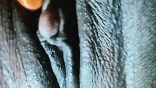 SweetAngles. Tante seksi lagi asik fingering memek bebasnya