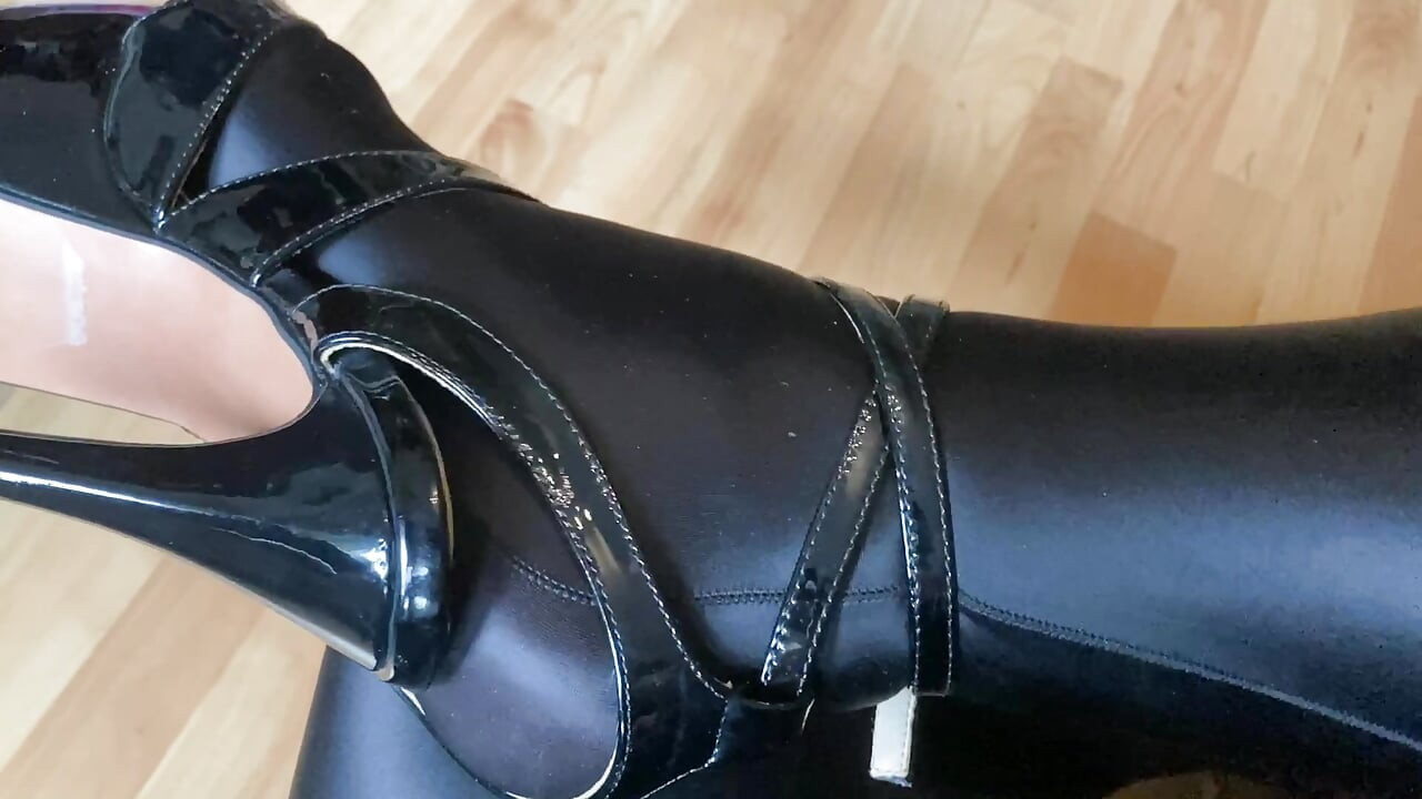 Latexhandschuhe, spandex und High Heels