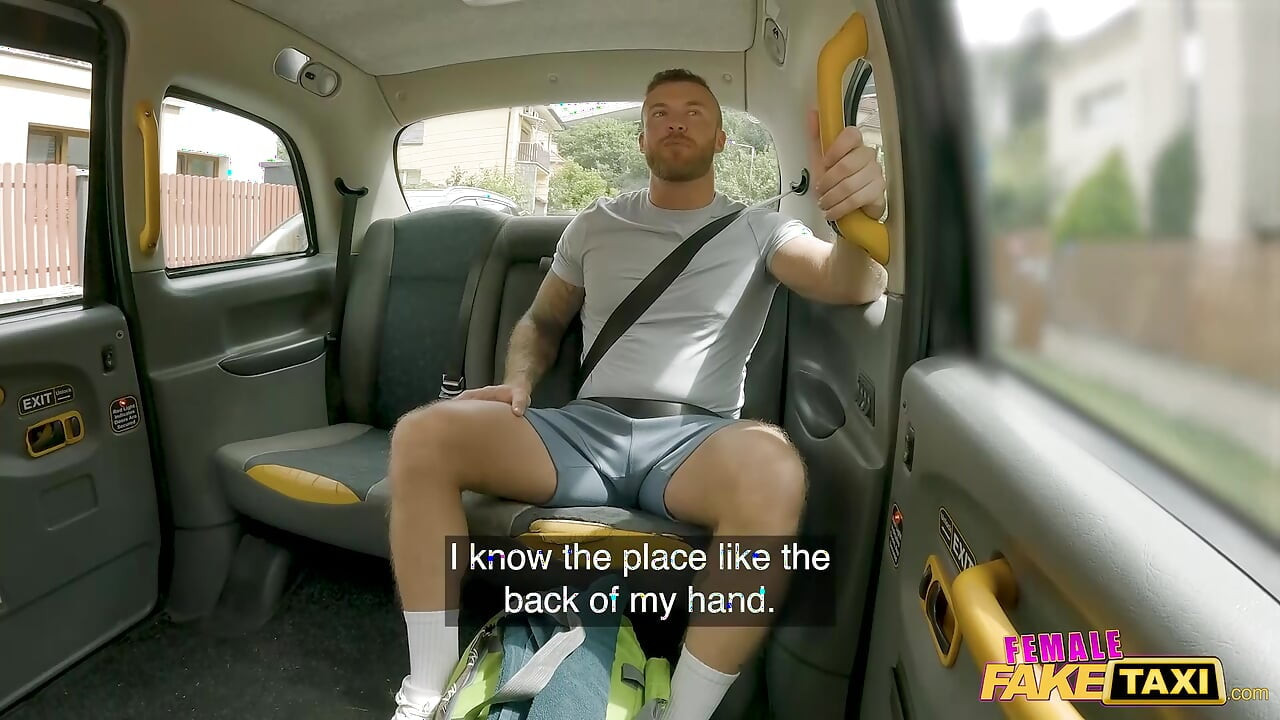 Taxi giả nữ - Đầu đỏ đụ một người đàn ông cơ bắp đến từ Anh