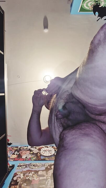 Sexy Fat Nerd Chubb Poses and Jerks Off in Nerd Room