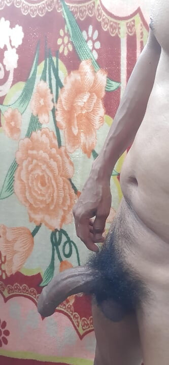 Волохатий член мастурбує, чорний великий індійський чоловік трахається стоячи