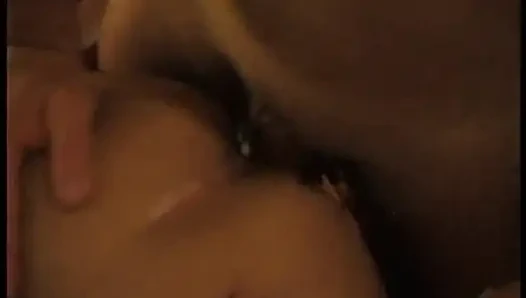 Чернокожей тинке с красивыми натуральными сиськами вылизывают киску перед скачкой на хуе