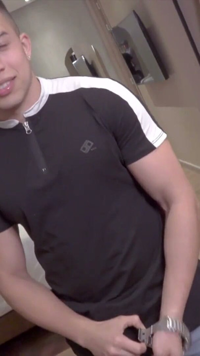 Twink latino muscle boy Roy Smith shows his body | Clip 1