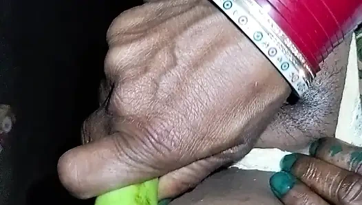 Kakak ipar desi memasukkan vegan ke dalam