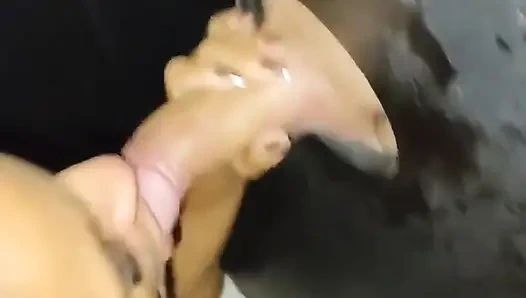 Aku dientot habis-habisan di gloryhole sambil direkam suami