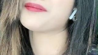 Cô gái sexy nổi tiếng trên tik tok