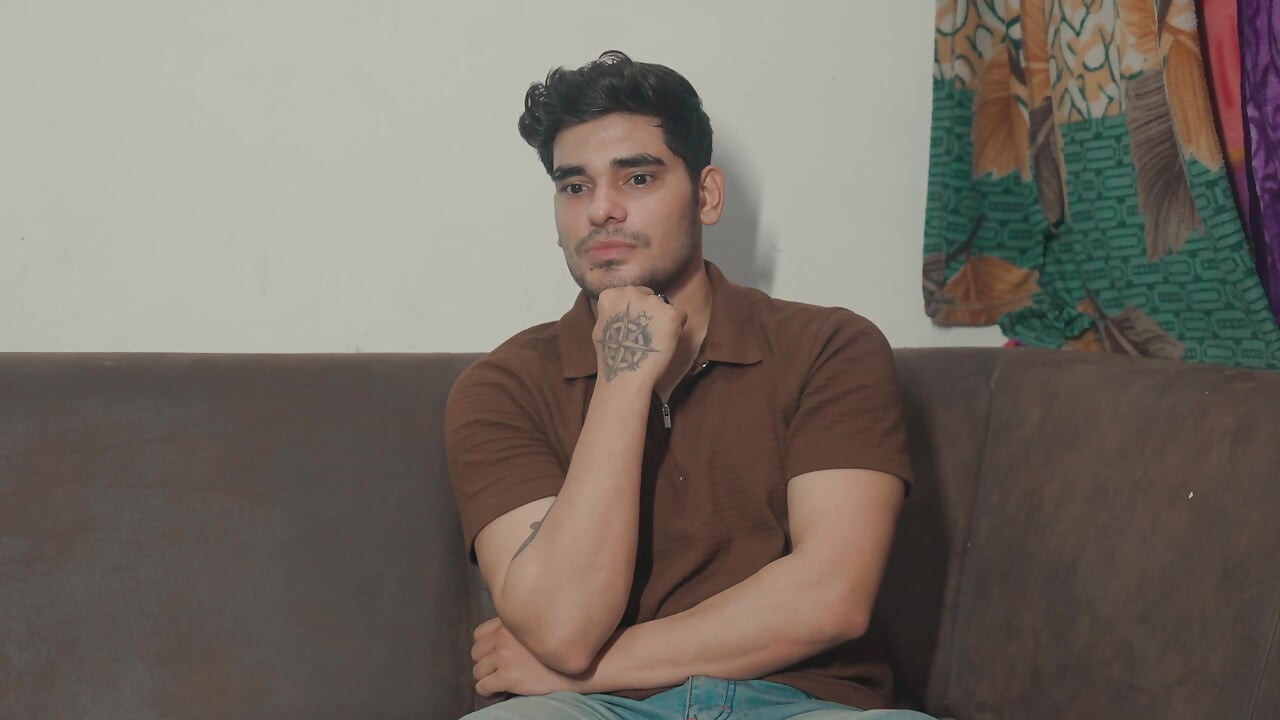 Beutyfull bhabhi ne do ladko ko bula kar bujhayi apne jism ki pyas hardcore sex