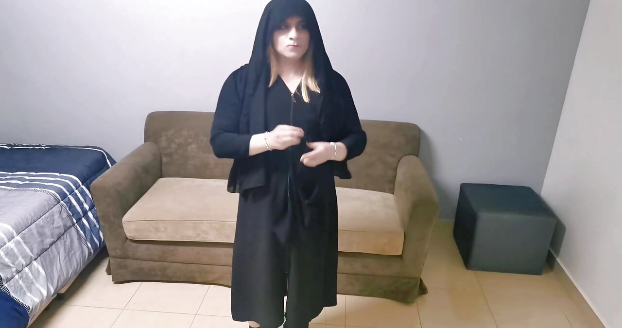 Brainwashed Muslima Sissy take off her abaya and niqab