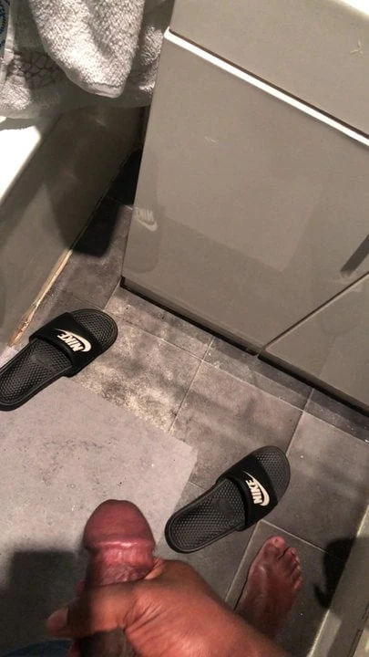 Quick wank before shower