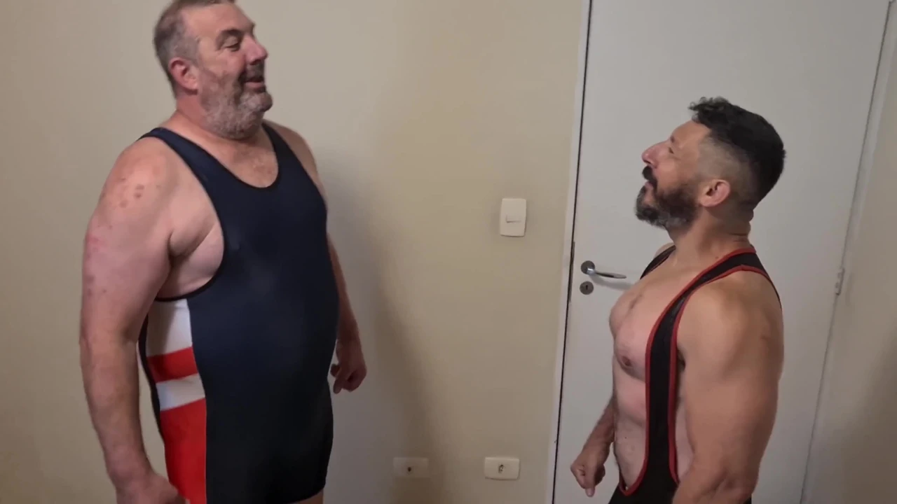 Gümüş üvey baba boksör ve gouine güreşçisi - bekar güreş meydan okuması