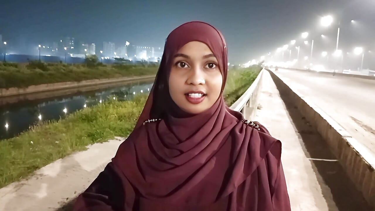 Outdhoor Hijabs Gril στους δρόμους ξύπνημα και βρώμικα μιλώντας και όμορφο πρόσωπο πραγματικό σεξ βίντεο απολαύστε βίντεο μου