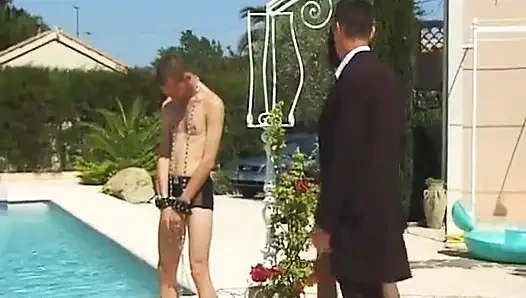 Fußwichsende domina aus frankreich reitet und lutscht schwanz