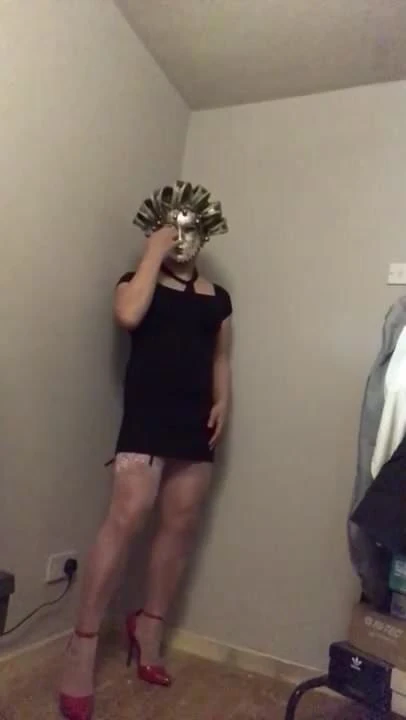 T 女孩闭上眼睛自慰