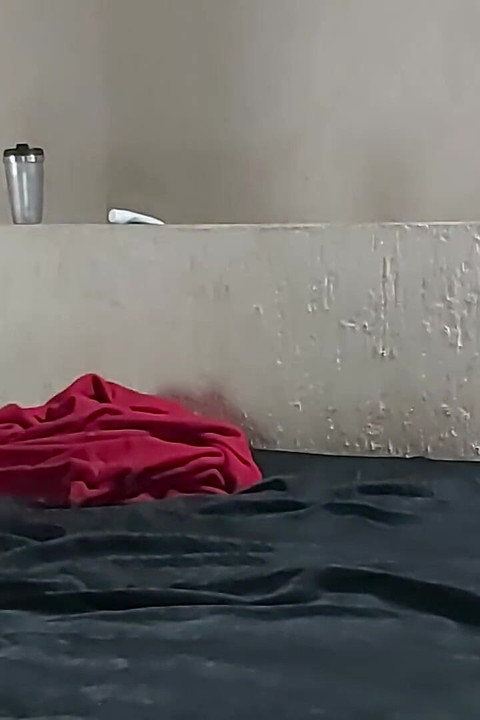 Versaute blondine nimmt es in den arsch