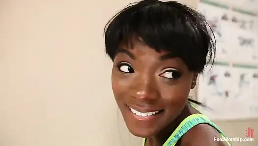 Горячие и потные пальцы ног: лесбийская спортзала, фут-фетишная фантазия!!