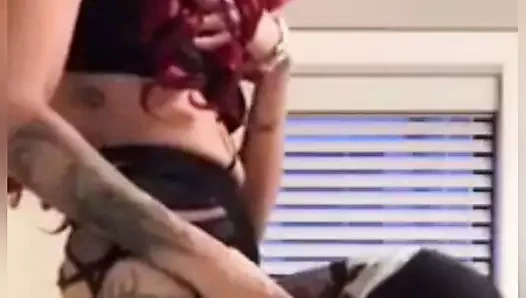 Сосущая огромная мясистая шкура