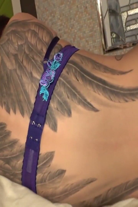 [underground Sex Service] Slender, Beautiful-legged Full-body Tattooed Full-length Cabaret Hostess Offers Intense Multi-shot