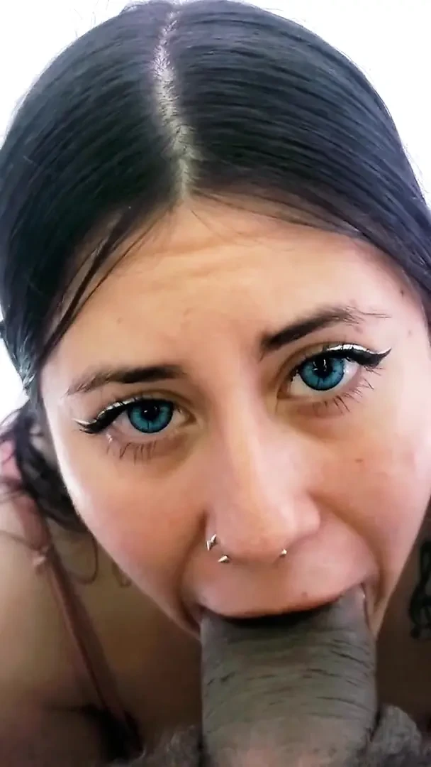 She Got Too Horny and Gave Me a Blowjob Until She Got the Cum Out of Me.