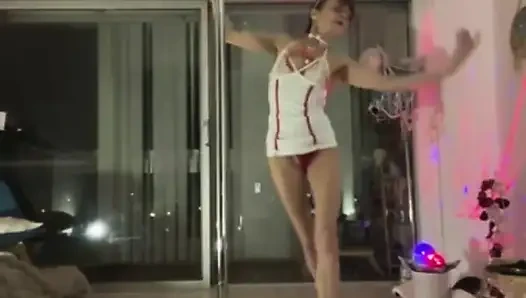 Медсестра-танцовщица