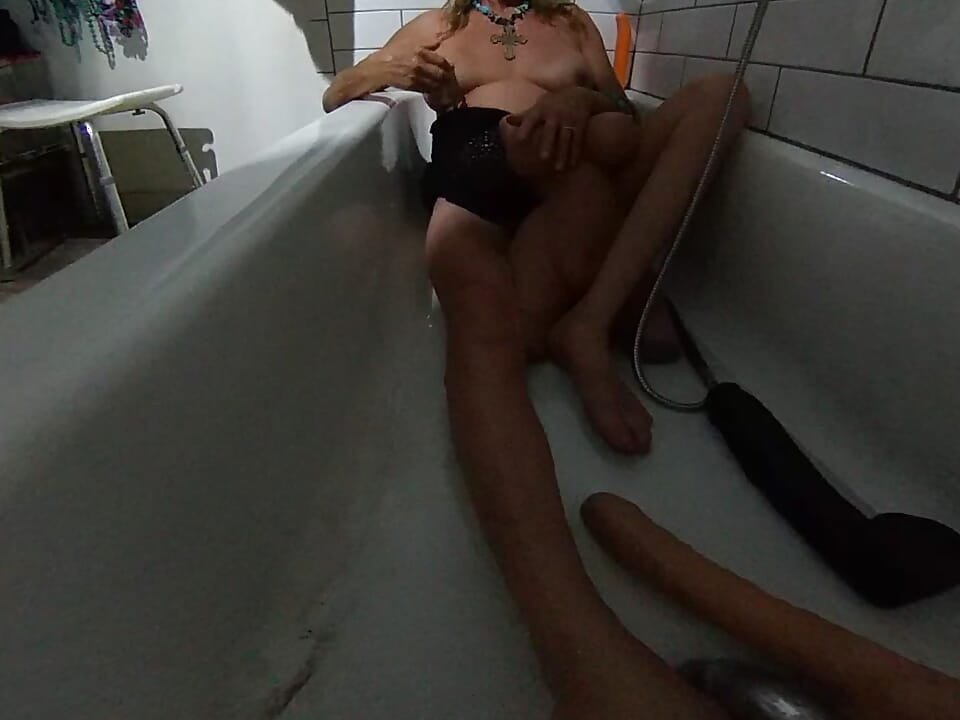 Lizzy Yum VR KUPANJE MASTURBACIJA #26 RUJAN 2026