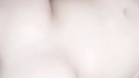 Adik ipar tiri dientot di perayaan ulang tahunnya yang bahagia.