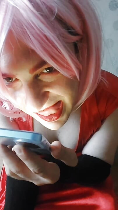 Rode lange jurk mooie witte femboy