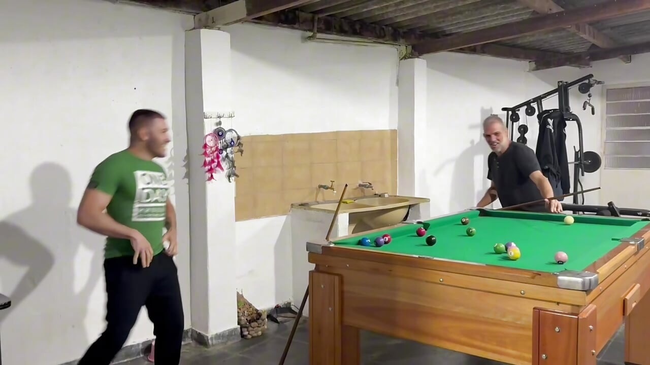 Sr Carmona and Victor Ferraz playing naked billiards