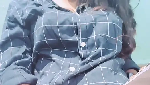 Сводная сестра делится постелью со мной и трахает ее киску и задницу