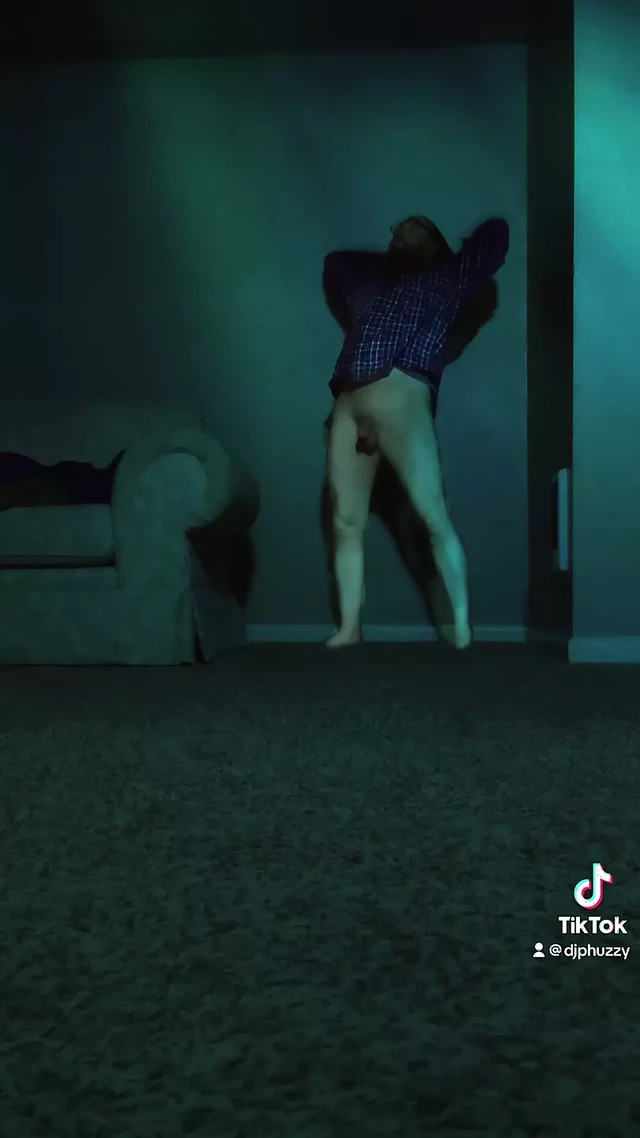 TikTok peekaboo dick