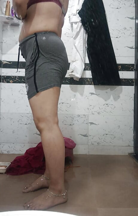 Indianca Priya Bhabi face baie