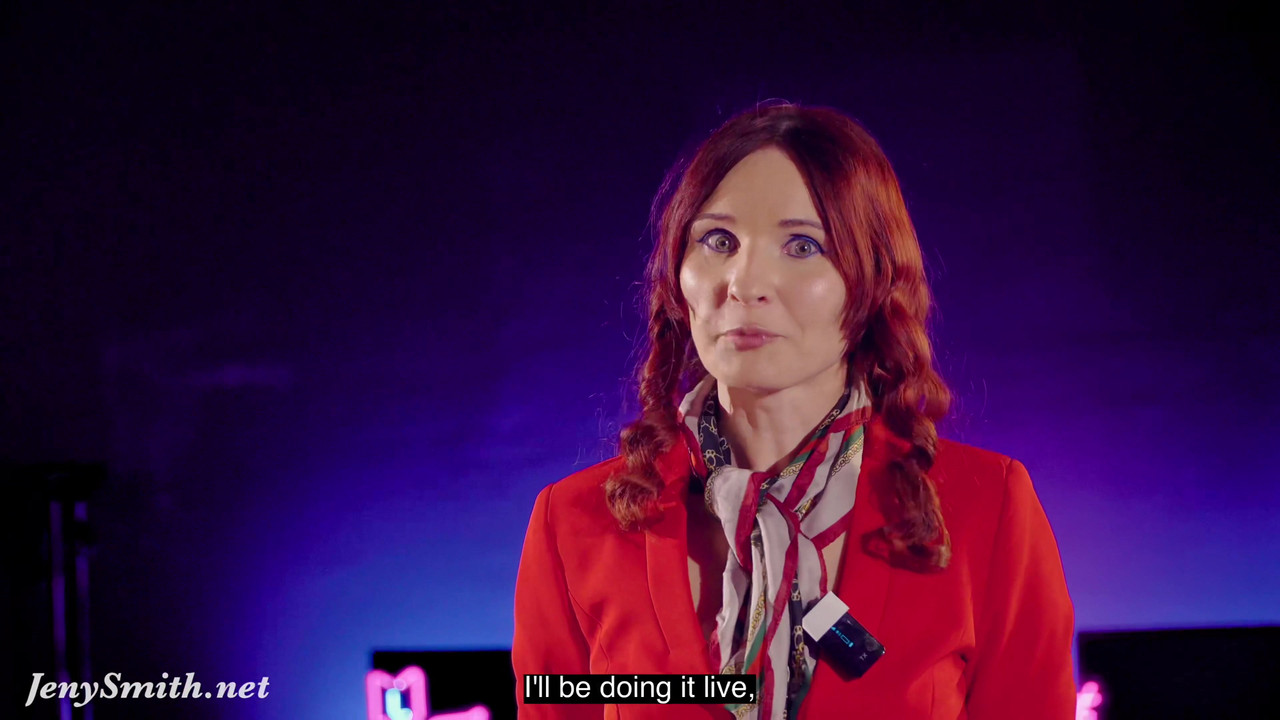 治疗不安全：她在中途脱衣服