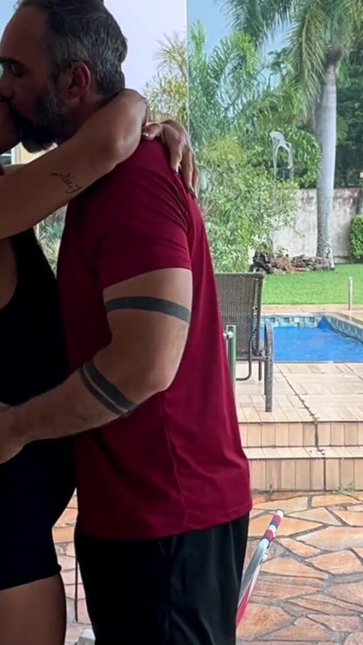 Spor salonundan sonra dayanamadı ve süt çıkana kadar bana baktı. | Klip 1