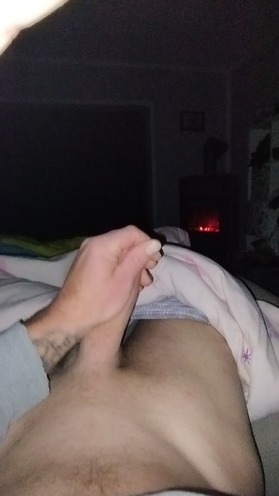 My wife is working and I'll show you what she's missing.
Uncut 19.3cm