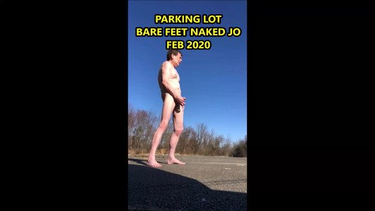 Openbare blote voeten naakte jo op parkeerplaats februari 2020