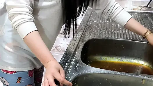 Saudi Man Fucks Arab Maid in Kitchen