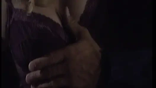 Cewek jerman rambut pirang dientot sama kontol tebal klasik