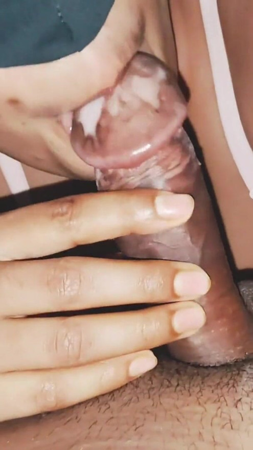 Desi Girlfriend Gives Bolwjob & Fucking Pussy By Boyfriend | Clip 1