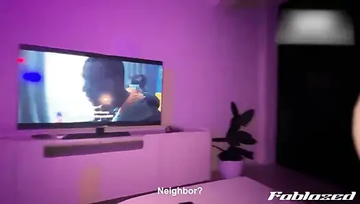 Nicht drinnen! Ich besuchte meinen nachbarn nach dem fitnessstudio und wir hatten sex