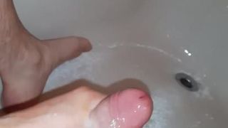 シャワーでの大きな厚いザーメン