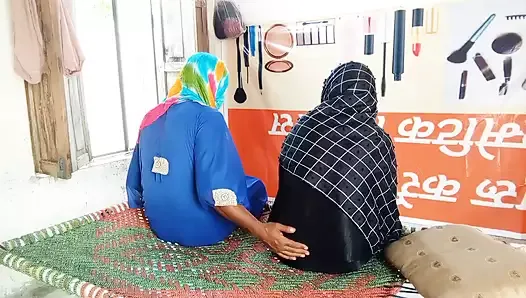 2 мусульманские студентки в хиджабе занимаются сексом с 1 мужчиной