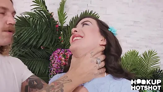 Eifrige schlampe natalie Brooks bittet bryan gozzling um oralsex!